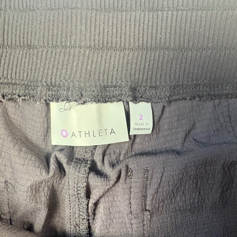 Athleta Trekkie North Mid Rise Shorts Womens Size 2 Black Lightweight - Picture 5 of 6